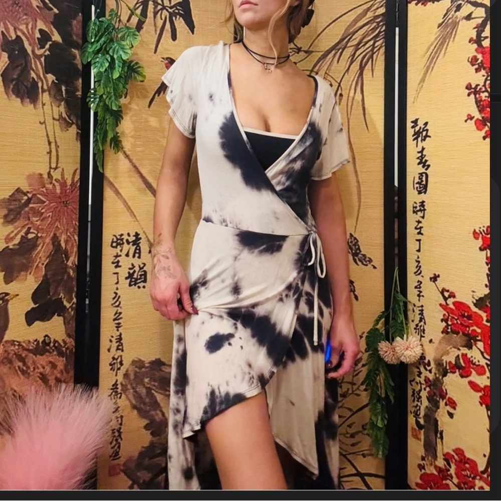 Caution to the Wind Women’s Small S Black & White Tie-Dye Wrap Dress Soft Cute